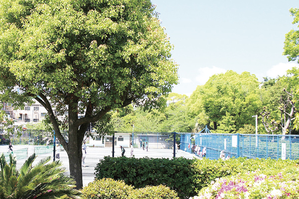 Surrounding environment. South Neyagawa Park (tennis court) (a 9-minute walk ・ About 720m)