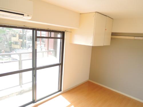 Living and room. It shines. Flooring.