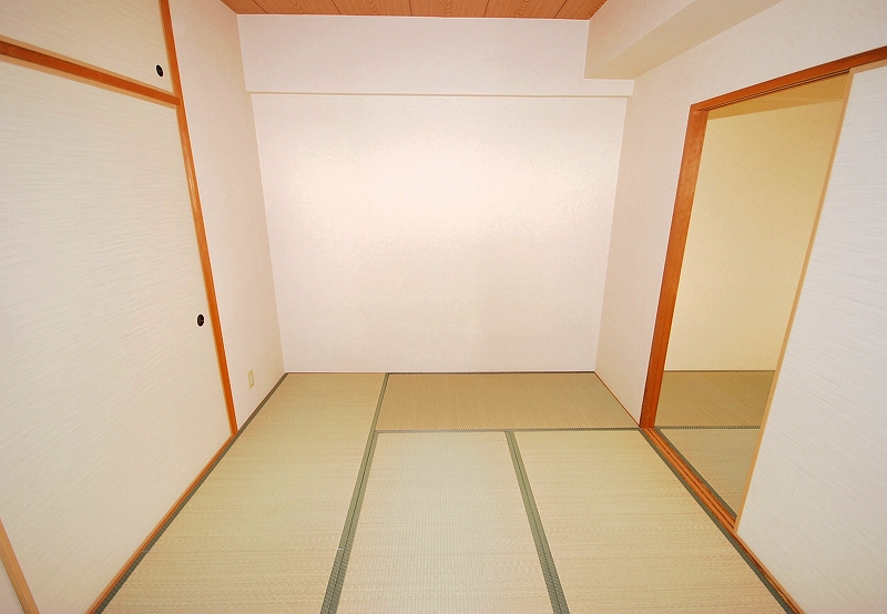 Living and room. Japanese-style room 6 quires