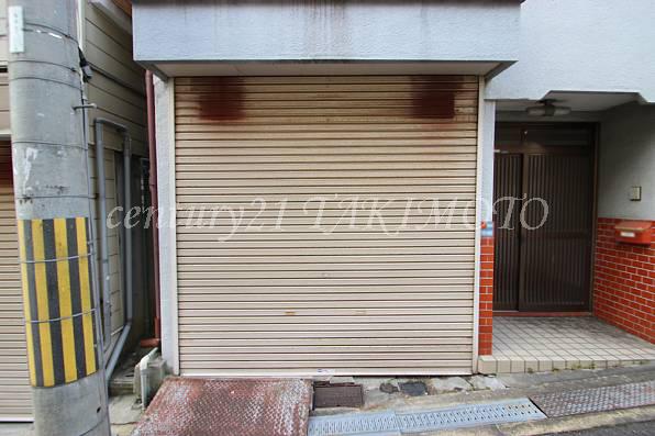 Parking lot. Garage with shutter!