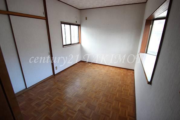 Non-living room. There is also Western-style!