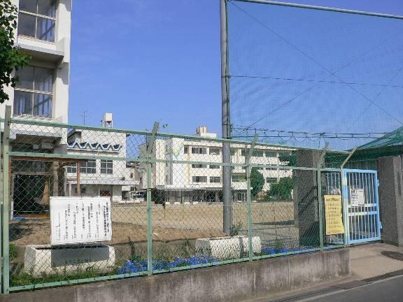 Primary school. Neyagawa Tatsuhigashi to elementary school 407m