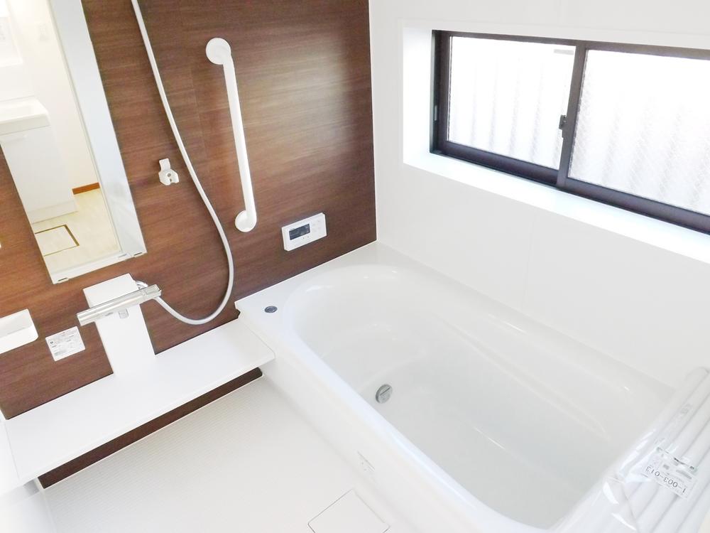 Bathroom. Local photo (bathroom) Bathroom heating dryer! Warm bath!