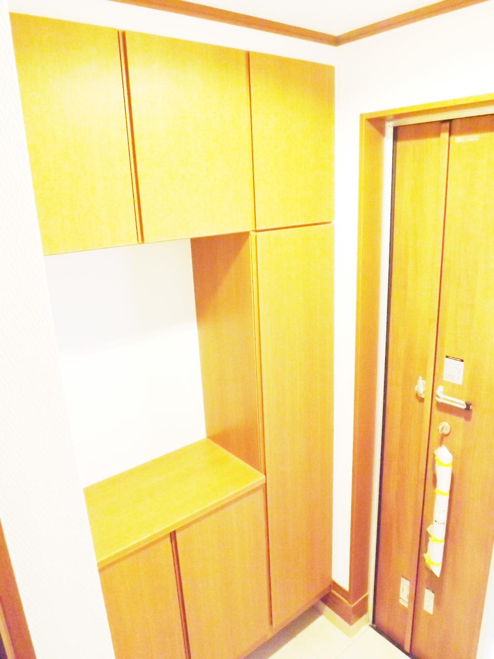 Other introspection. Local photos (entrance)