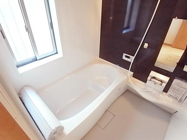 Same specifications photo (bathroom). Slowly relaxing bathroom together and children