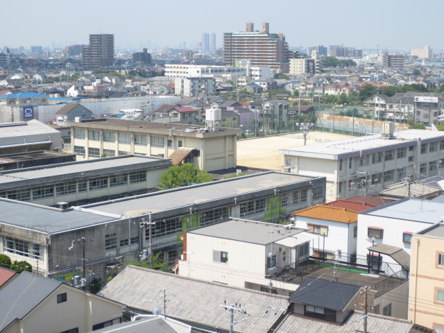 Junior high school. Neyagawa Tatsudai three junior high school (junior high school) up to 621m