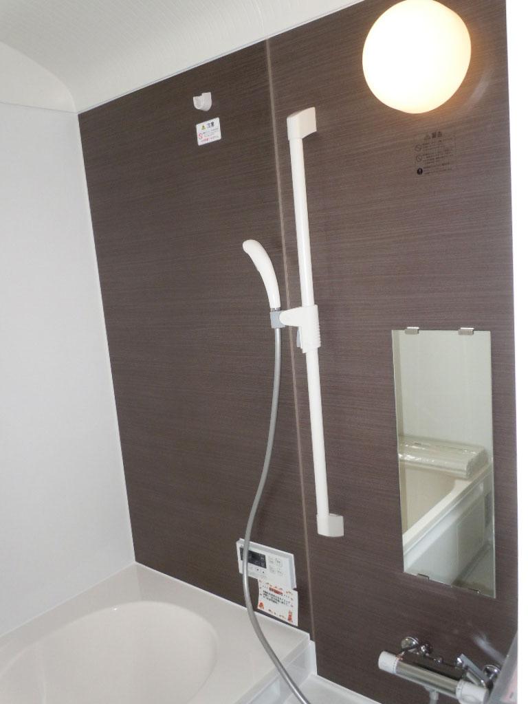 Bathroom. Bright and comfortable, System bus of bathroom heating dryer with! 