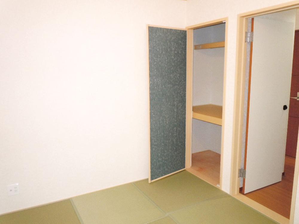 Non-living room. Since the full independence of the Japanese-style room, It can also be used as a guest room. 