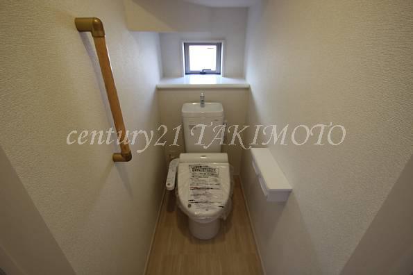 Toilet. Pat ventilation There is a window in the toilet! !