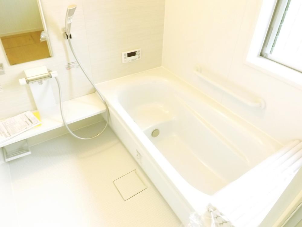 Bathroom. Local photo (bathroom) Bathroom heating dryer! Warm bath!