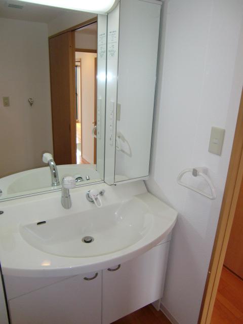 Wash basin, toilet. Indoor (12 May 2013) Shooting