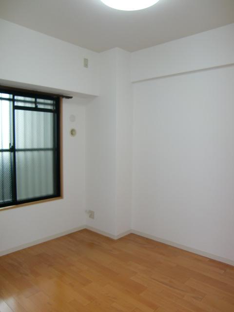 Non-living room. Indoor (12 May 2013) Shooting