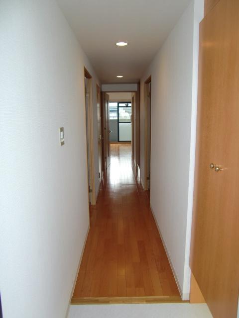 Entrance. Local (12 May 2013) Shooting