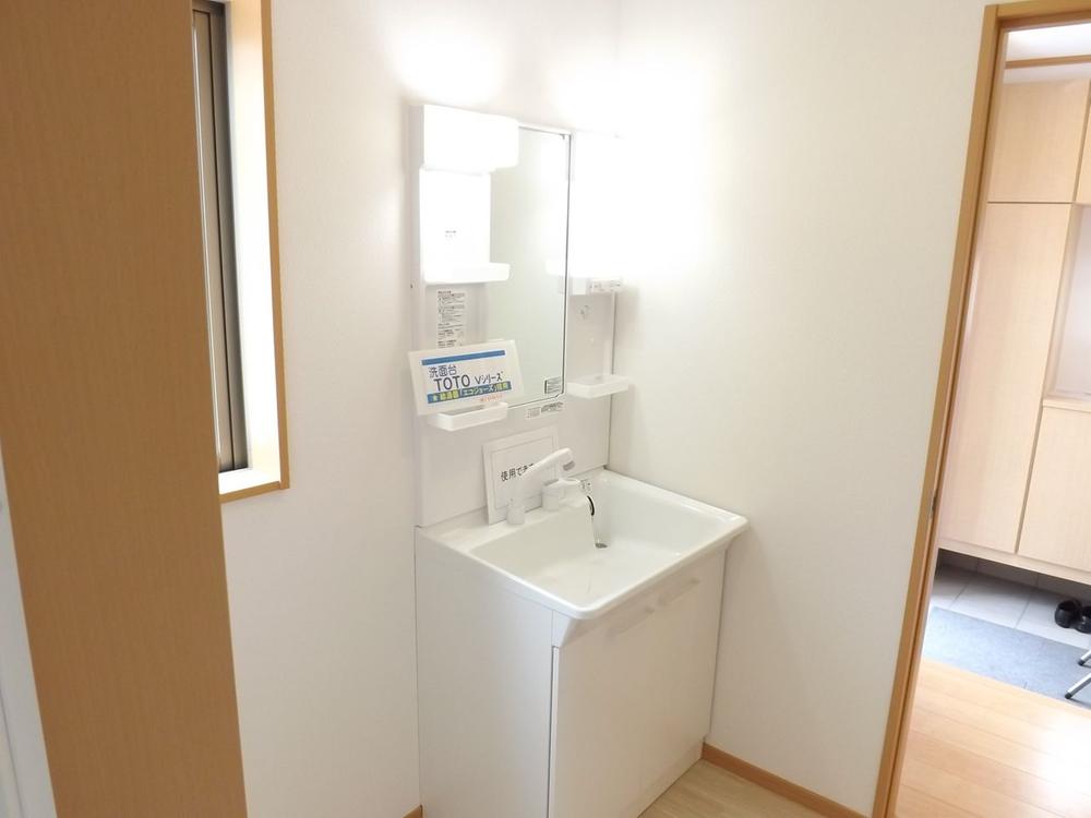 Other Equipment. With hand shower! Cleansing also shampoo happy!