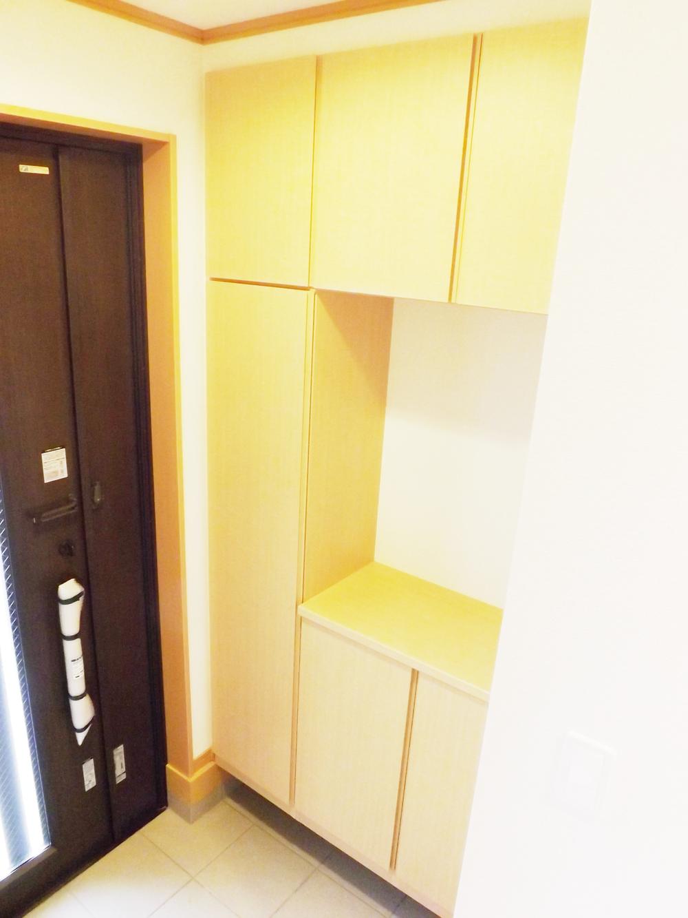 Other introspection. Local photos (entrance)