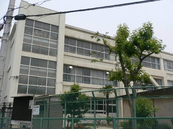 Primary school. Neyagawa Municipal Keimyung to elementary school 691m