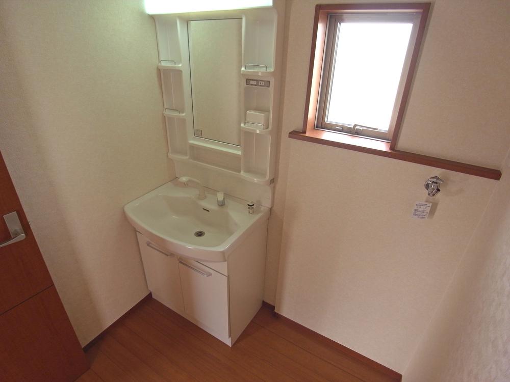 Wash basin, toilet. Wash basin with storage enhancement of the shower