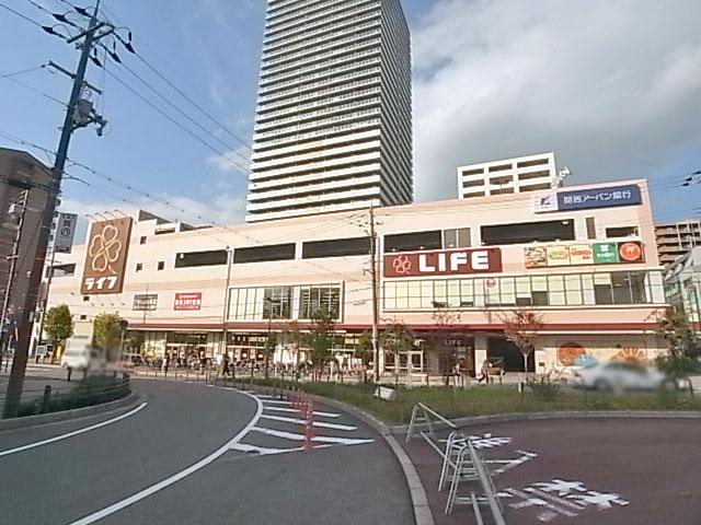 Supermarket. Until Life Korien shop 623m
