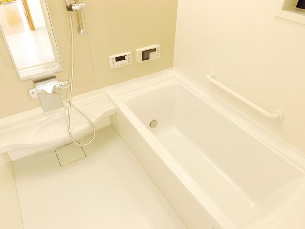 Bathroom. Local photo (bathroom) Bathroom heating dryer! Warm bath!