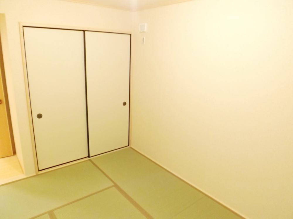 Non-living room. Local photos (Japanese-style)