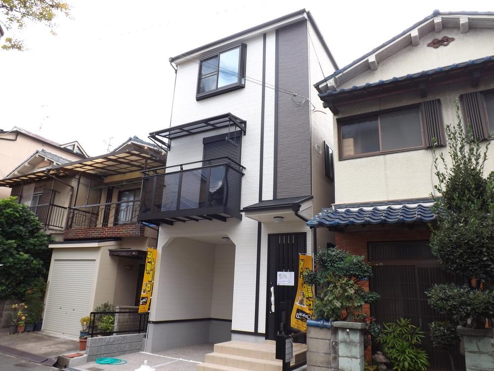 Local photos, including front road. Local (10 May 2013) Shooting