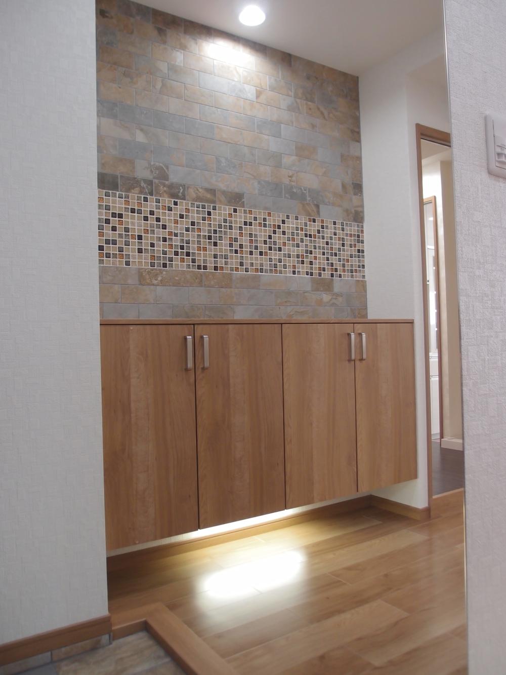 Entrance. Beautiful shine! Nagoya mosaic use