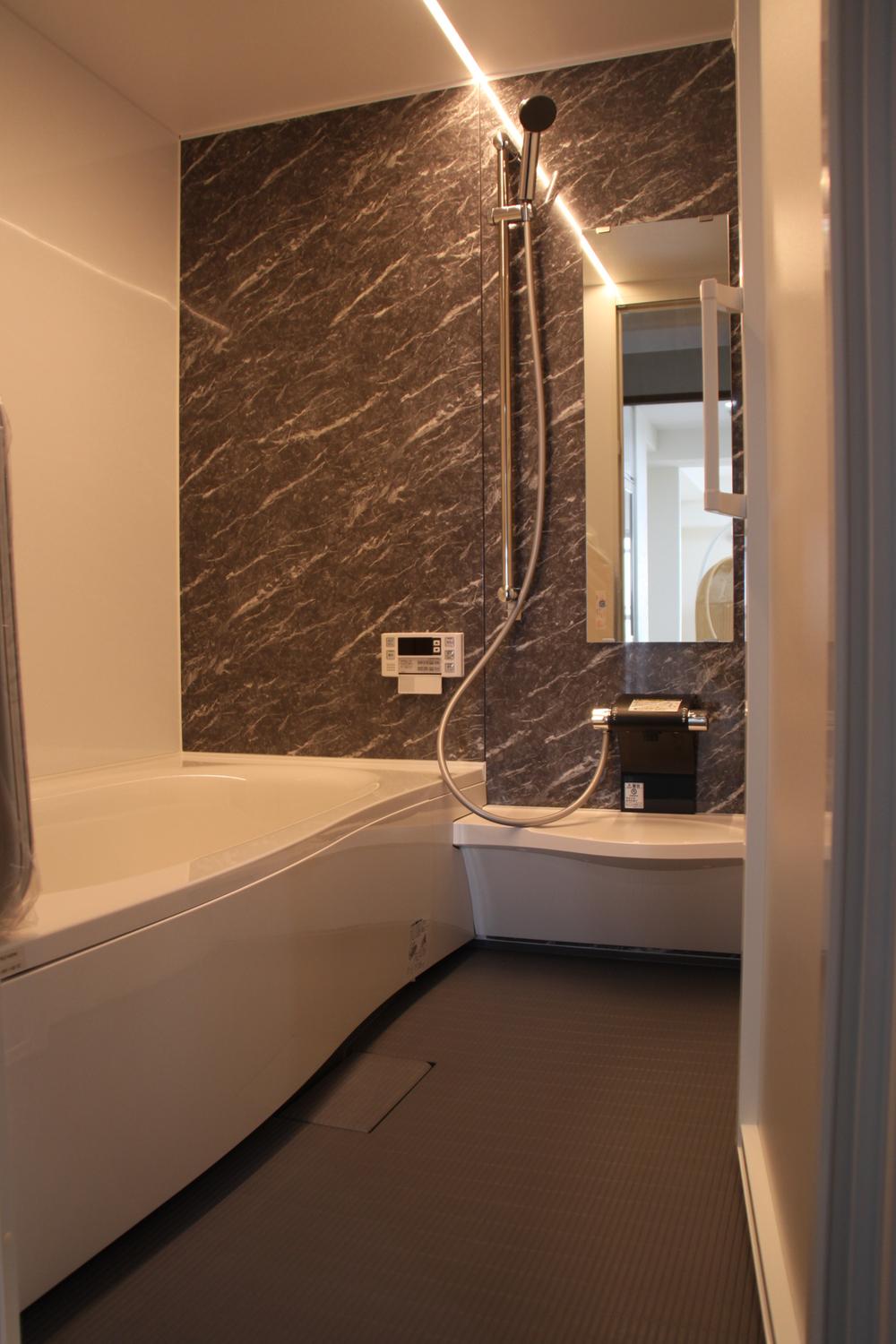 Bathroom. 1 tsubo size feet can stretch