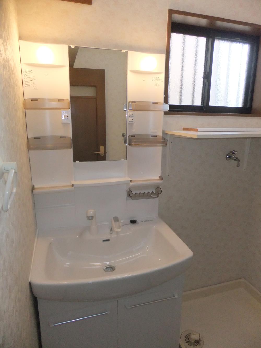Wash basin, toilet. Indoor (12 May 2013) Shooting
