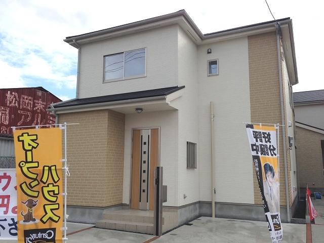 Local appearance photo. 10-year ground security and 10 years to the important part guarantee system such as the peace of mind of the system of the building