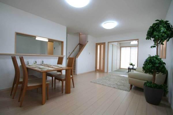 Same specifications photos (living). Families gather living is 15 tatami mats