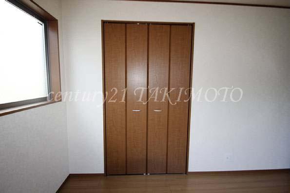 Receipt. This is useful is equipped with a partition plate in the housing.