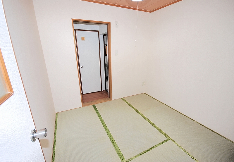 Other room space. Japanese-style room 4.5 Pledge