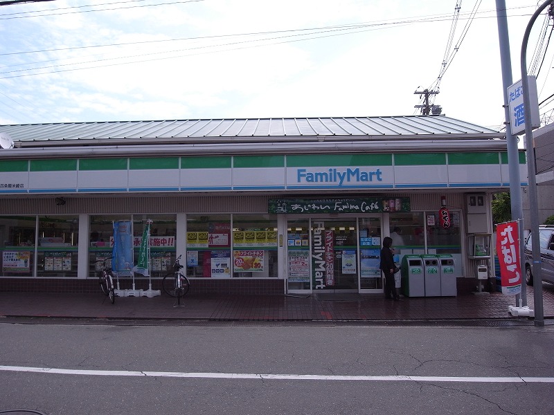 Convenience store. FamilyMart Shijonawate Kariyanishi Machiten up (convenience store) 946m