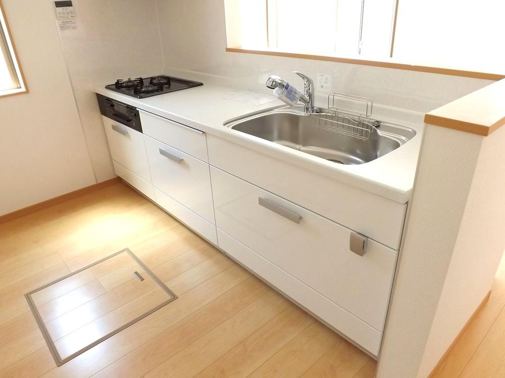 Same specifications photo (kitchen). Same specifications photo (kitchen) Slide storage! Water purifier with shower!