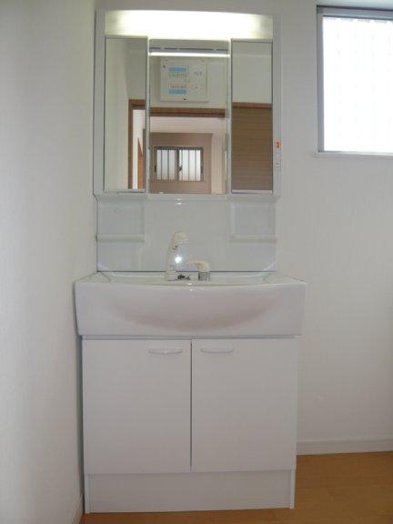 Wash basin, toilet. Washbasin easy-to-use.