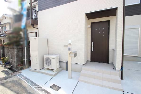 Entrance. Local (04 May 2013) Shooting