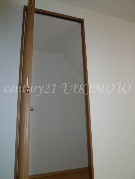 Receipt. Other than the wide staircase under storage! Happy is roasted cleaner