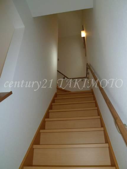 Non-living room. A little spread the width, It does not impose a burden on the legs with the whopping as possible rise in the 15-stage!