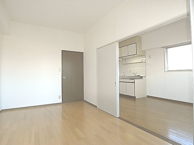 Other room space. Western-style room