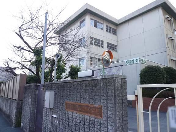 Junior high school. Neyagawa Municipal Tomoryo 岐中 to school 456m