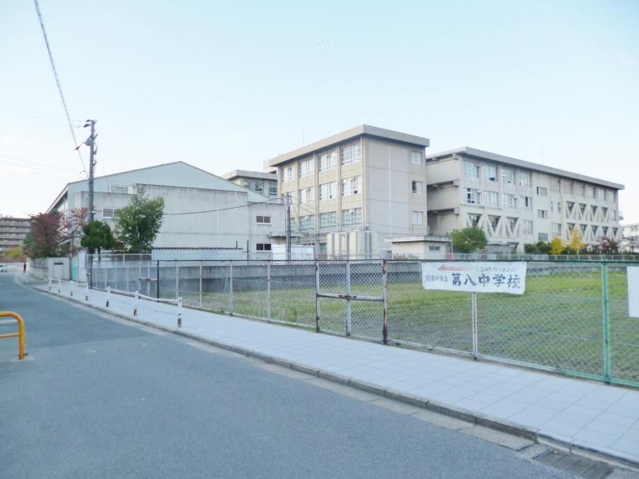 Junior high school. Neyagawa 1075m to stand eighth Junior High School