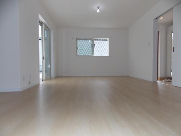 Same specifications photos (living). Time is more likely to open-minded living of family