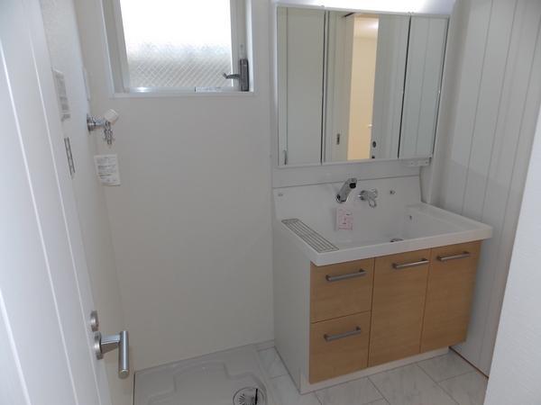 Same specifications photos (Other introspection). I get dressed in the morning in the lavatory of the room also smoothly