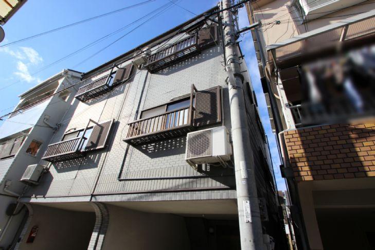 Local appearance photo. It is less a quiet residential area of the car street.