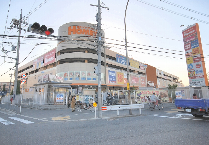 Shopping centre. 1082m to UNIQLO Holmes Neyagawa store (shopping center)