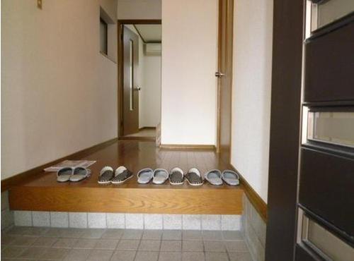 Entrance. ◆ ◆ Entrance is also broad ◆ ◆