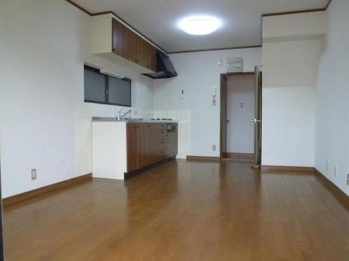 Living. ◆ ◆ Site is also equipped with about 17 square meters ◆ ◆