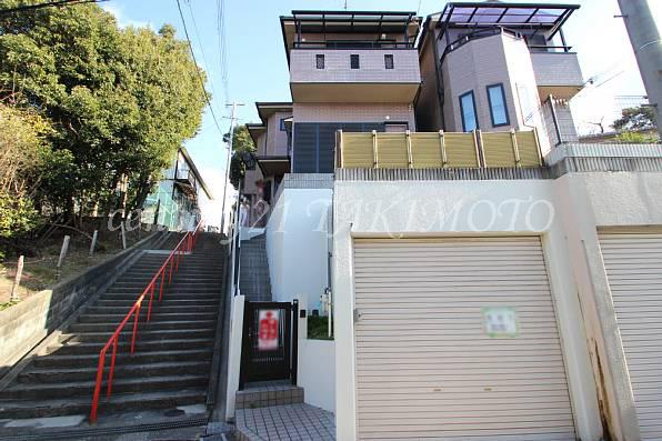 Local appearance photo. There is a feeling of opening per corner lot!