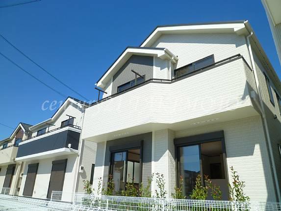 Local photos, including front road. s start a new life together with everyone in all 20 compartments