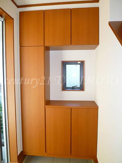 Receipt. Large shoes closet will Shimae everyone's shoes